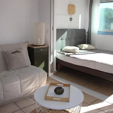 Les Pieds Dans L'eau Au Cap D'agde Agde