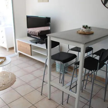 Apartment Les Pieds Dans L'eau Au Cap D'agde Agde