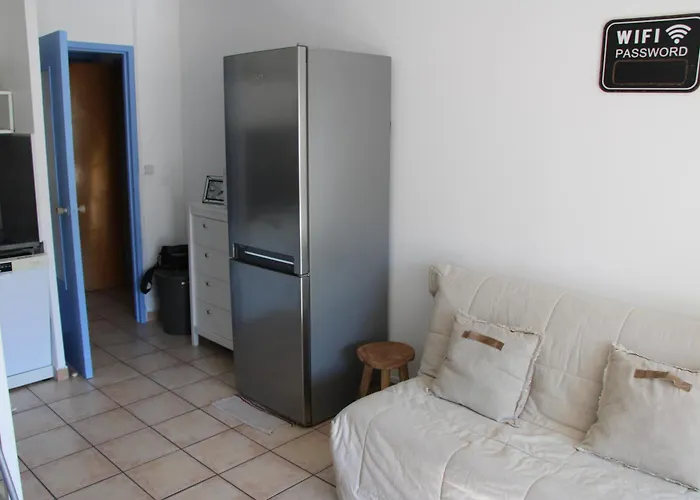 Les Pieds Dans L'eau Au Cap D'agde