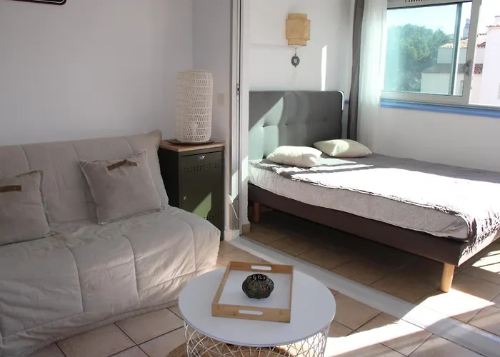 Les Pieds Dans L'eau Au Cap D'agde Agde